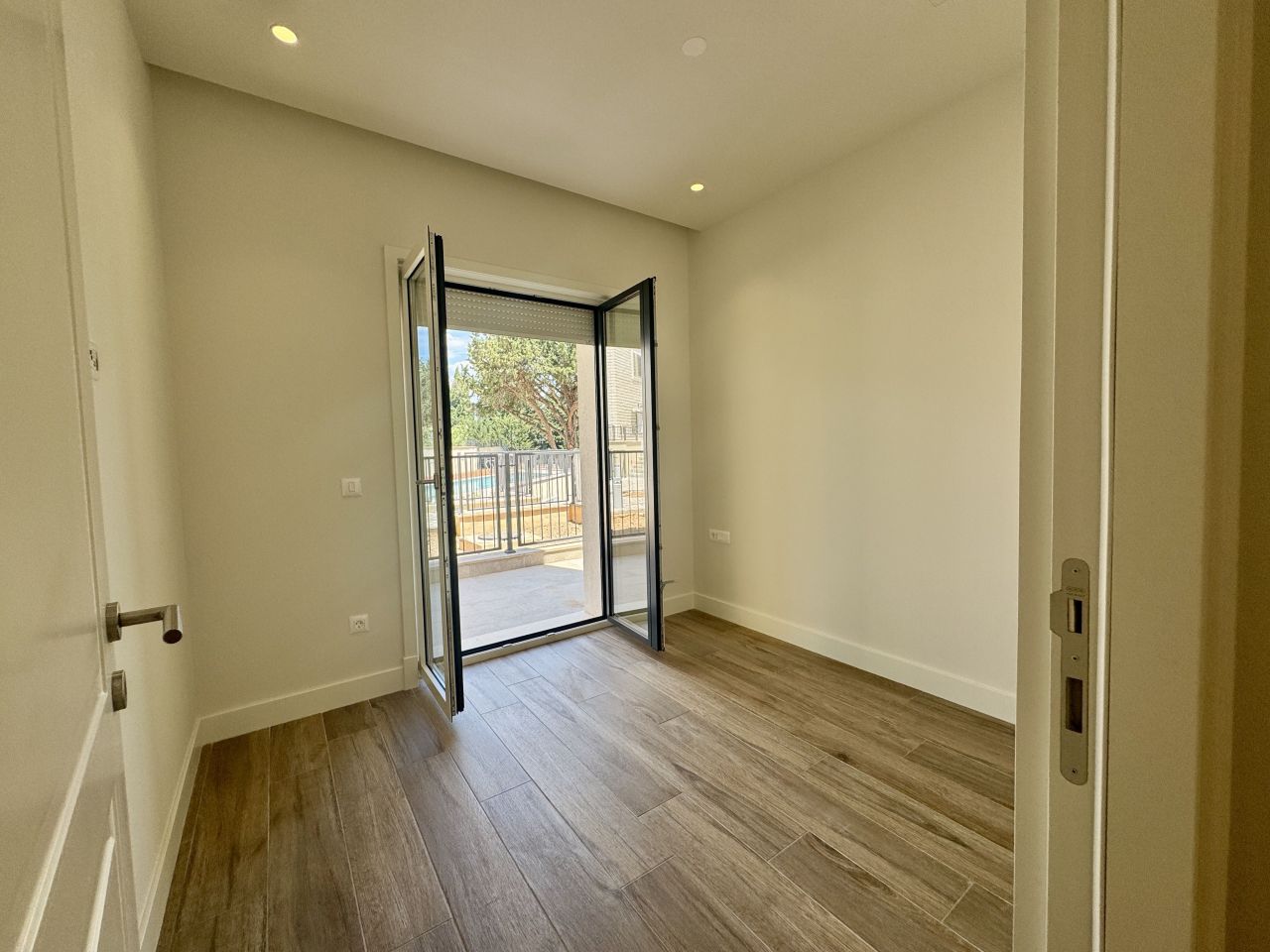 Flat in Tivat, Montenegro, 45 m² - picture 4