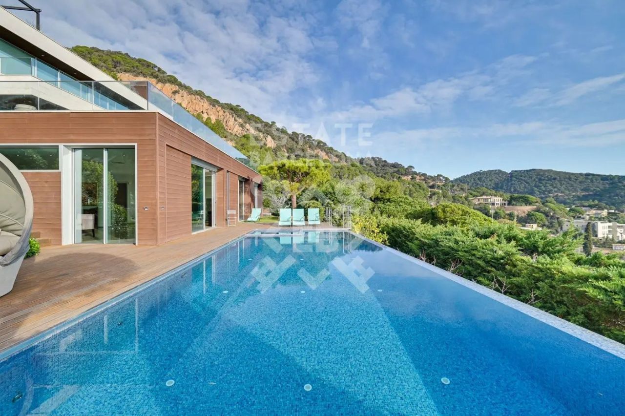 Villa in Sant Feliu de Guíxols, Spanien, 1 110 m² - Foto 1