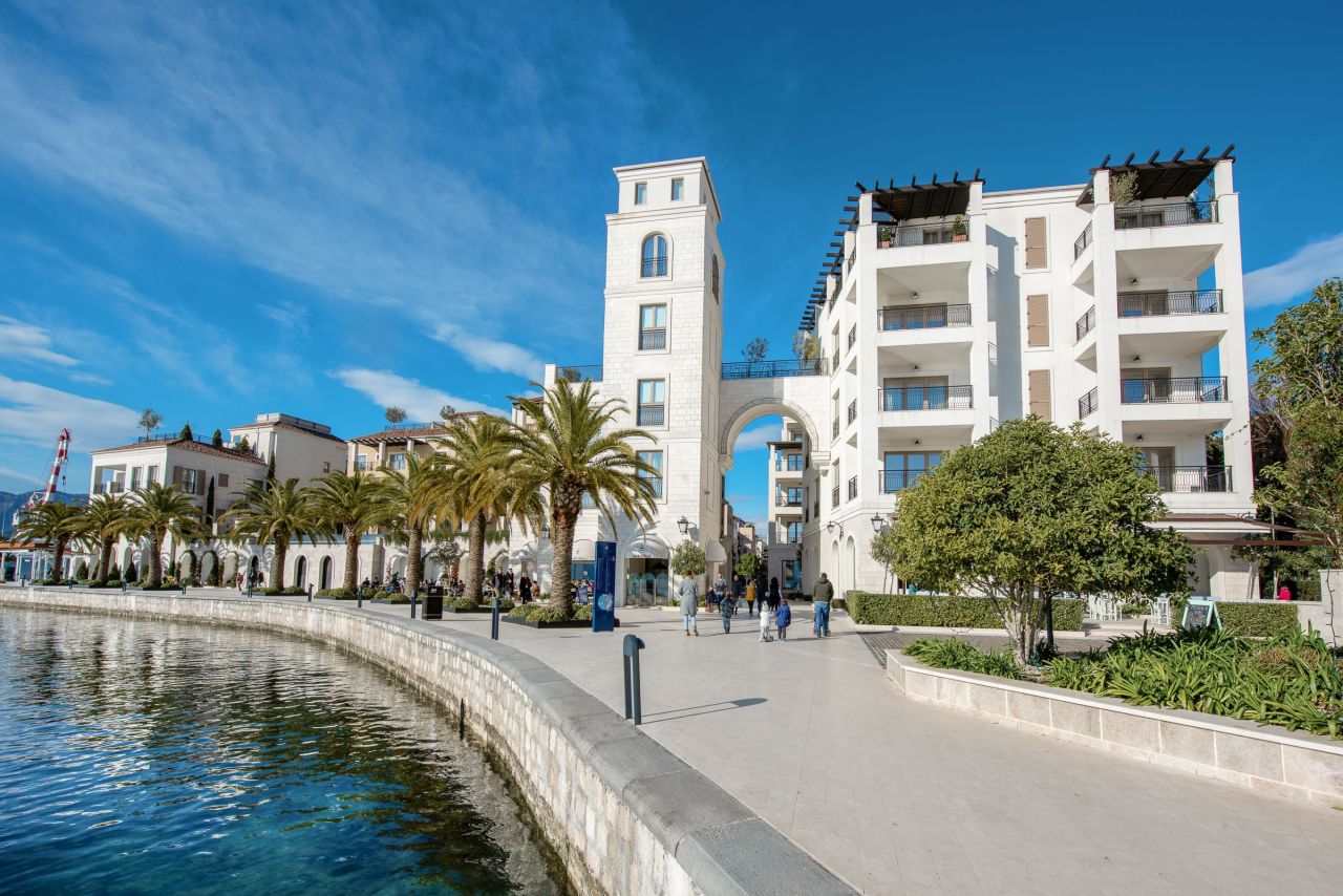 Flat in Tivat, Montenegro, 135 m² - picture 1