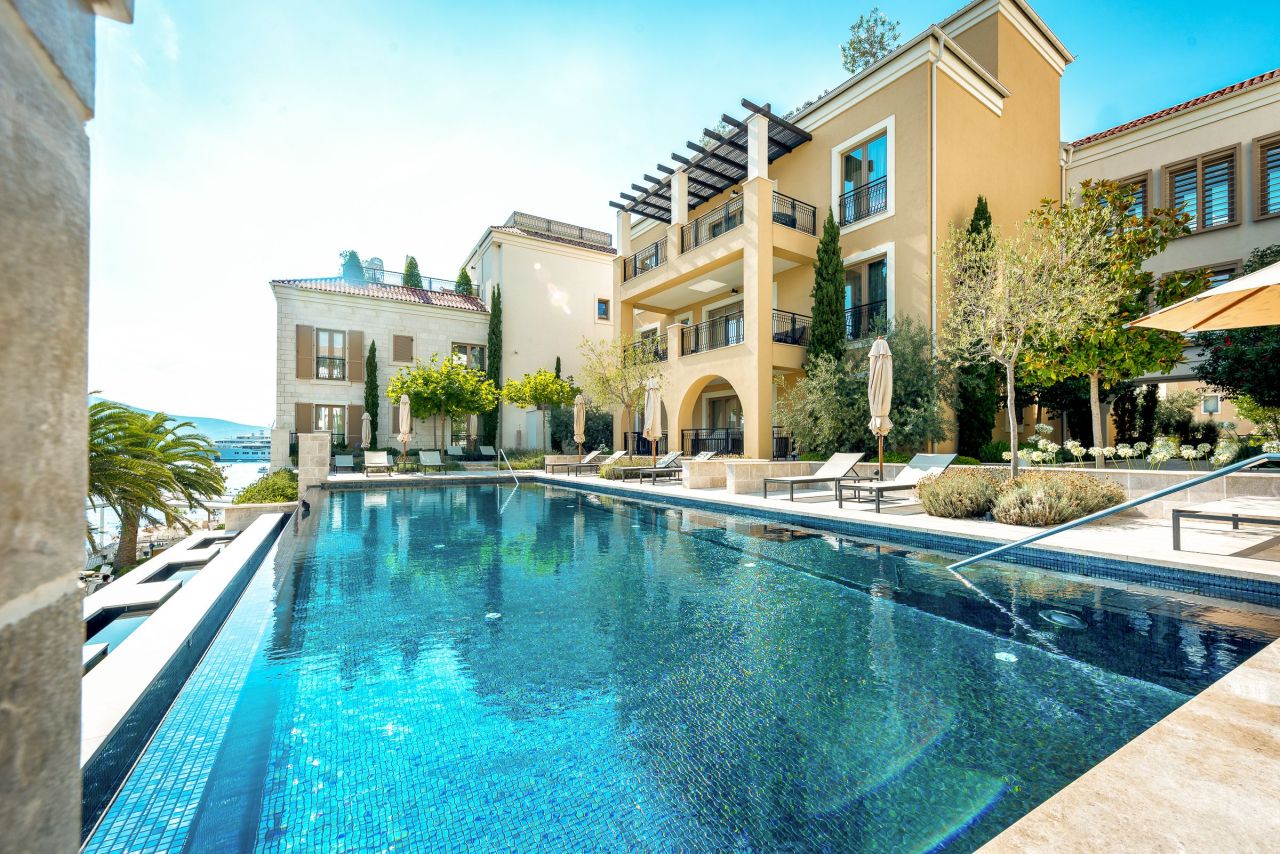 Piso en Tivat, Montenegro, 135 m² - imagen 2