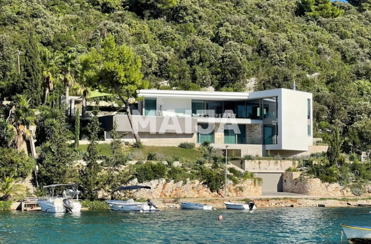 Villa on Korcula island, Croatia, 390 m² - picture 1
