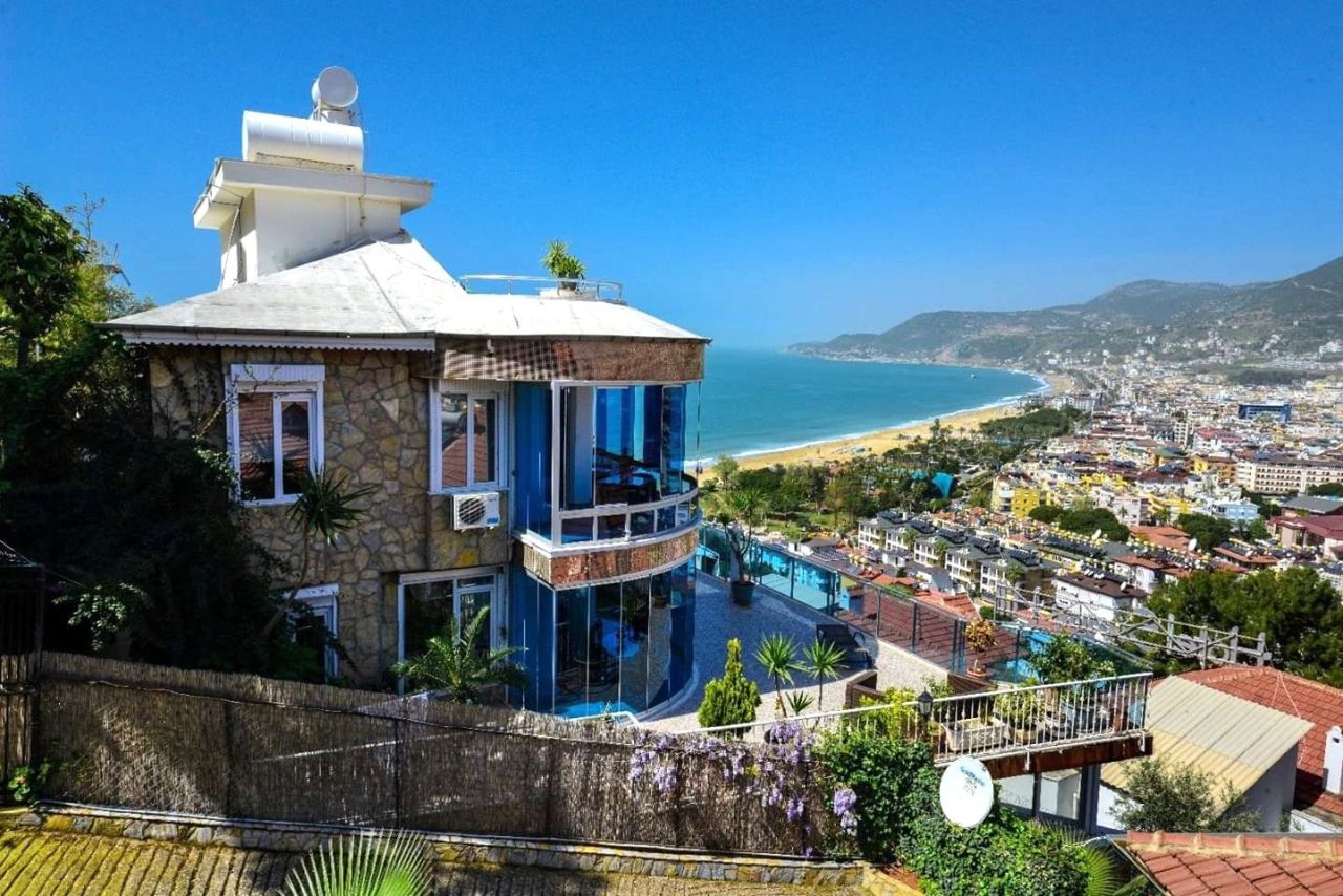 Villa in Alanya, Türkei, 360 m² - Foto 1