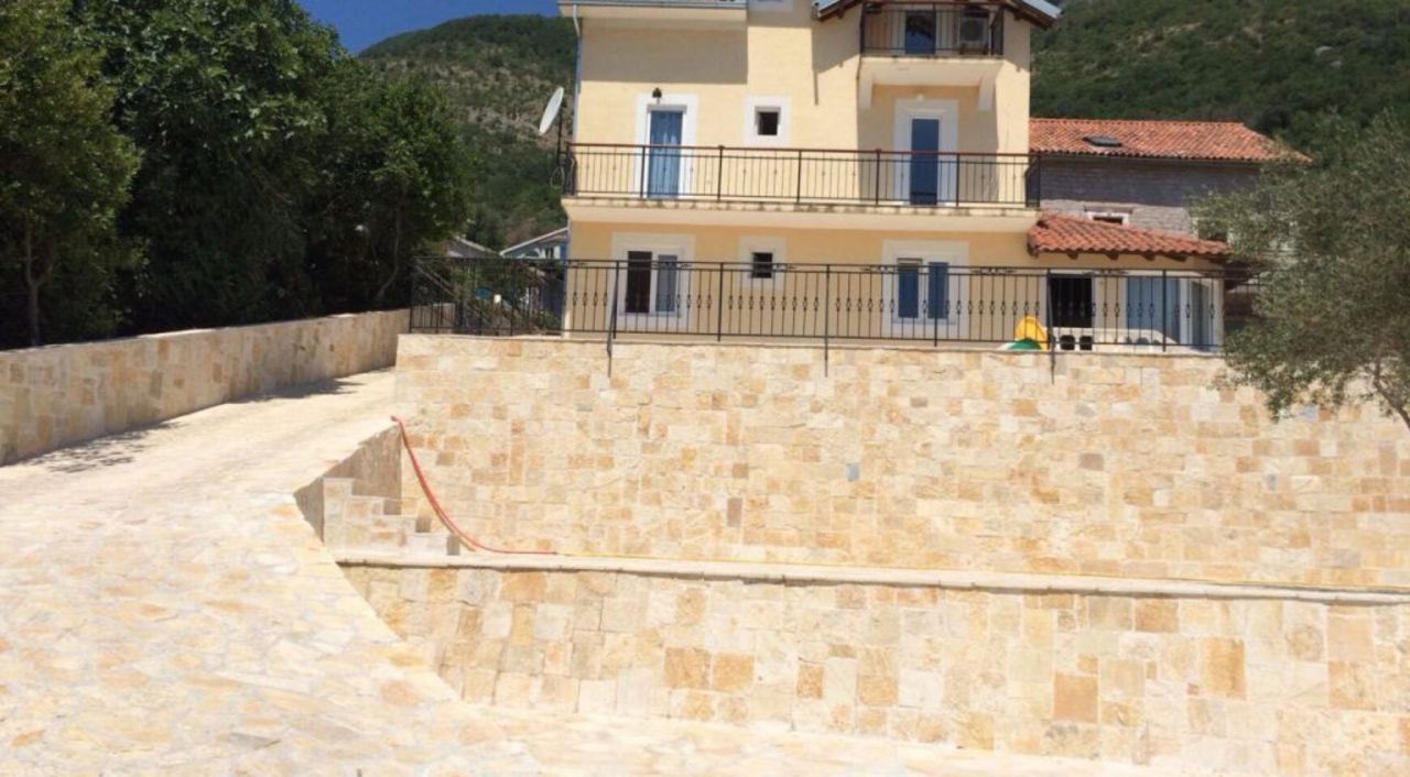 Haus in Kamenari, Montenegro, 280 m² - Foto 4