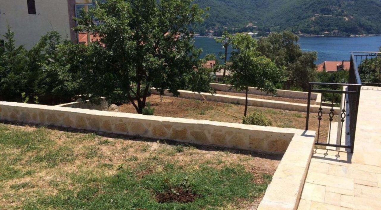 Maison à Kamenari, Monténégro, 280 m² - image 1