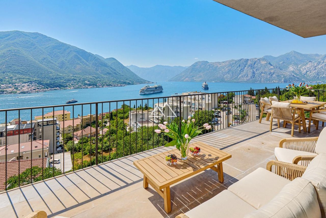 Apartment in Dobrota, Montenegro, 158 m² - Foto 1