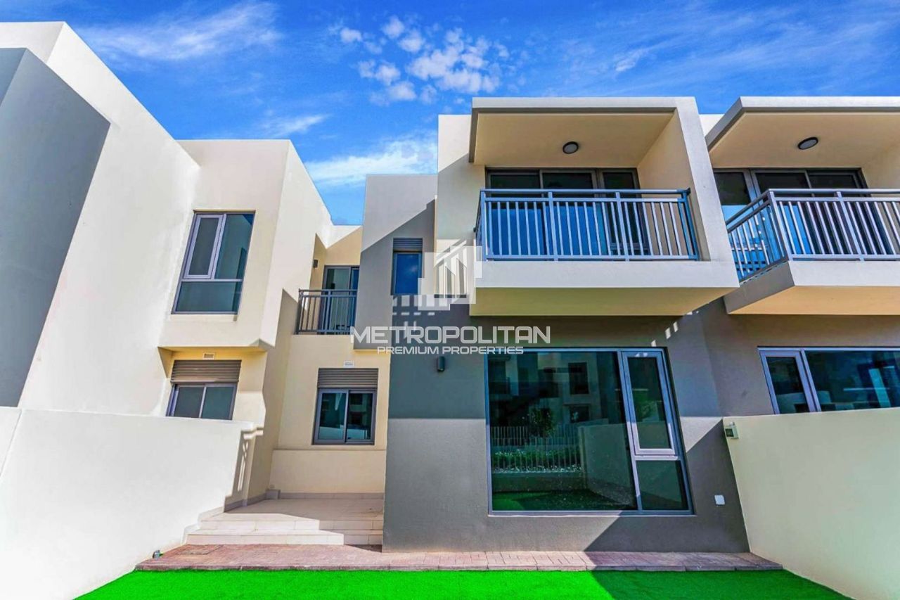 Townhouse in Dubai, UAE, 212 m² - picture 1