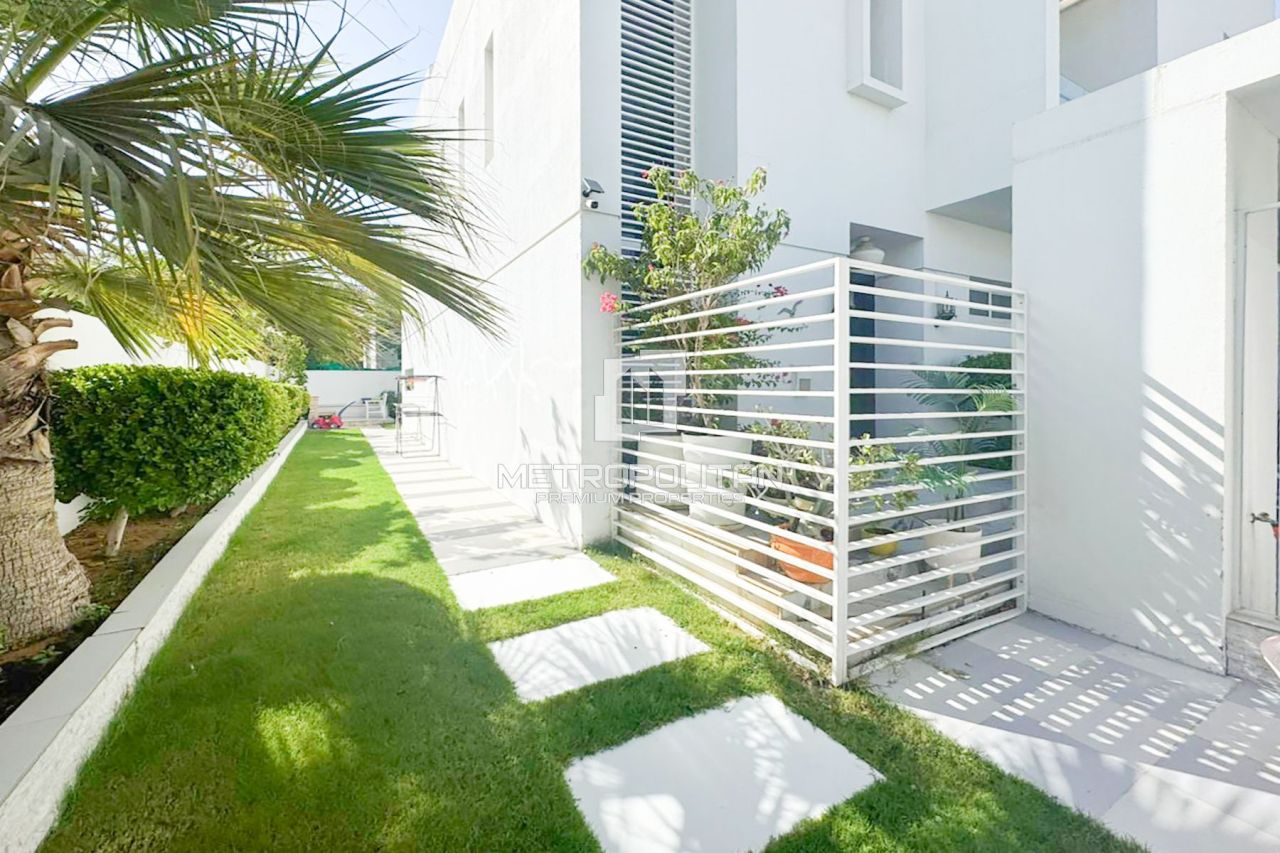 Maison urbaine à Dubaï, EAU, 265 m² - image 1