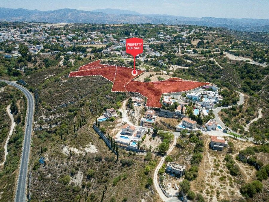 Terrain à Paphos, Chypre, 16 279 m² - image 1