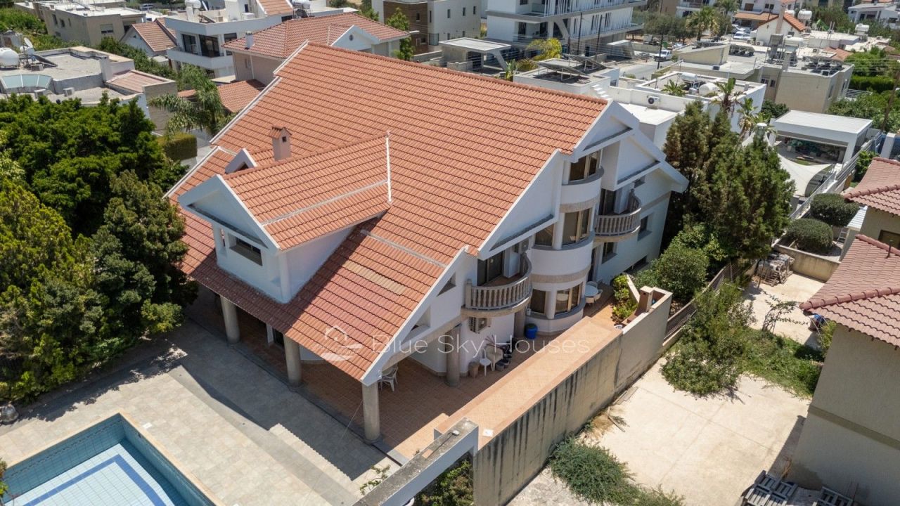 Villa in Limassol, Cyprus, 450 m² - picture 1