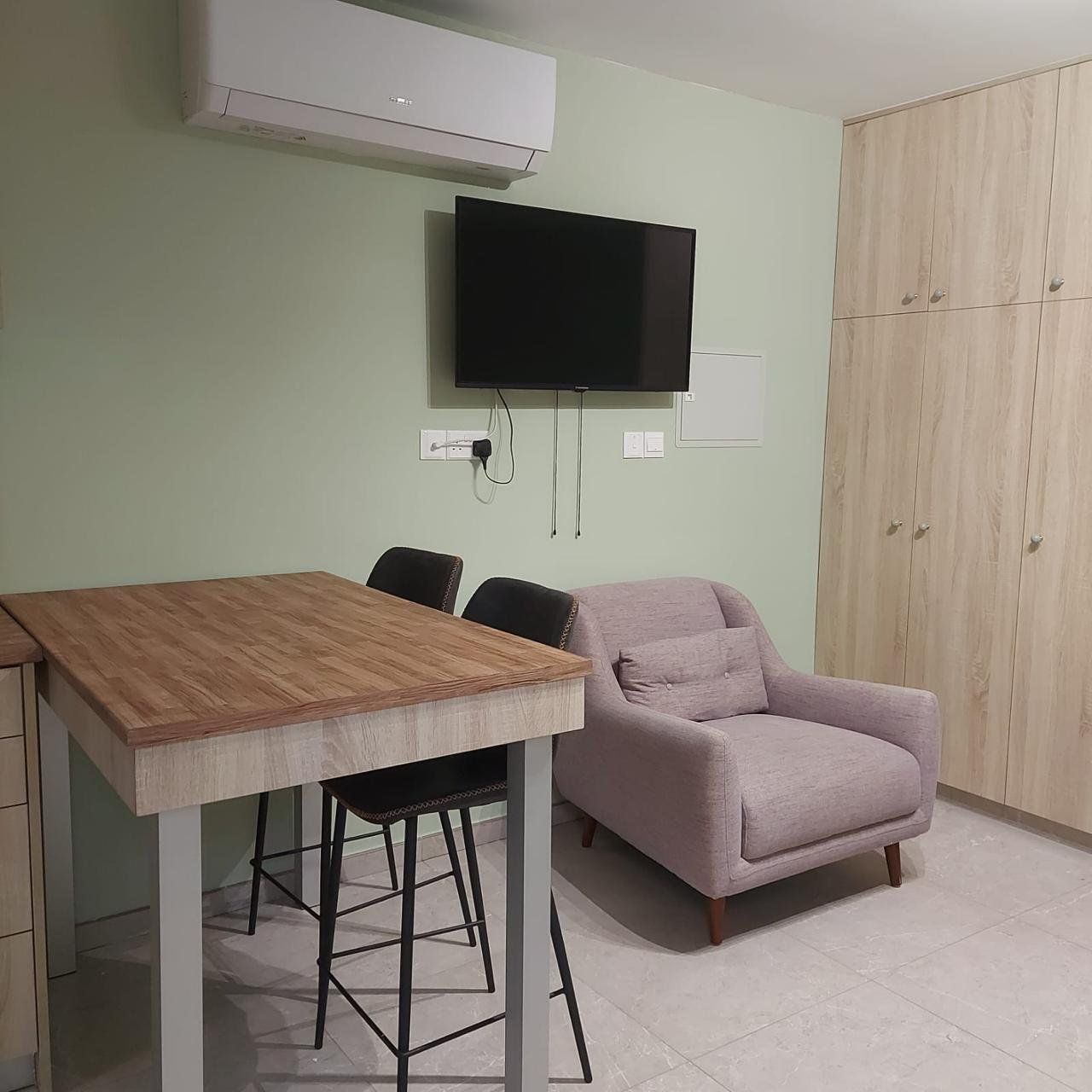Apartment in Kato Polemidia, Cyprus - picture 1