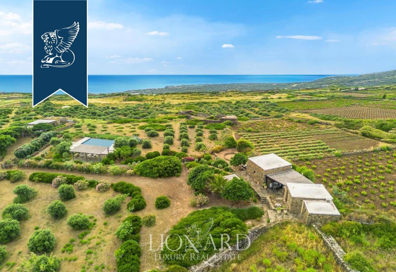 Maison à Pantelleria, Italie, 120 m² - image 1