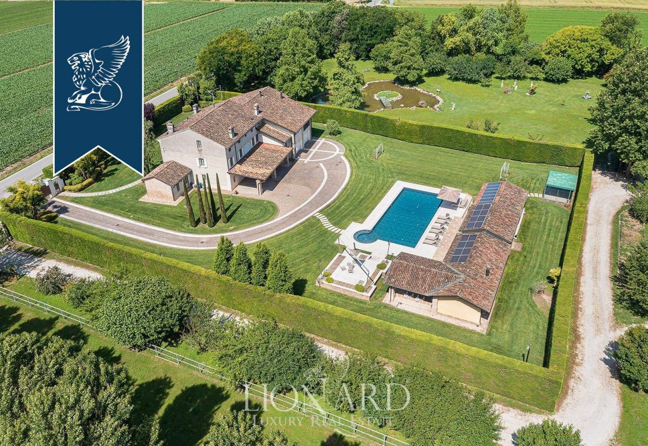 Villa à Mantoue, Italie, 1 000 m² - image 2