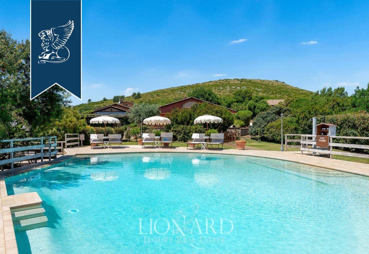 Farm in Latina, Italy, 500 m² - picture 2