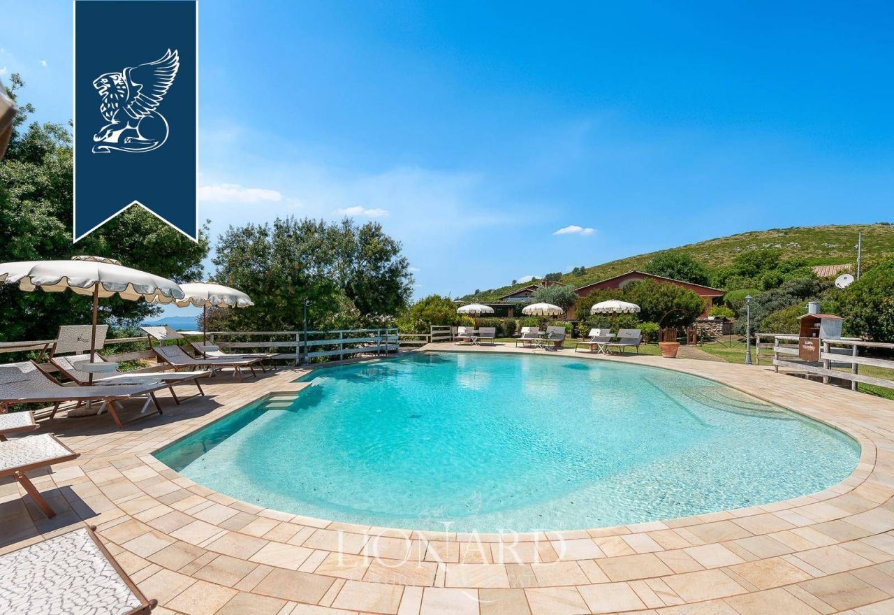 Farm in Latina, Italy, 500 m² - picture 3