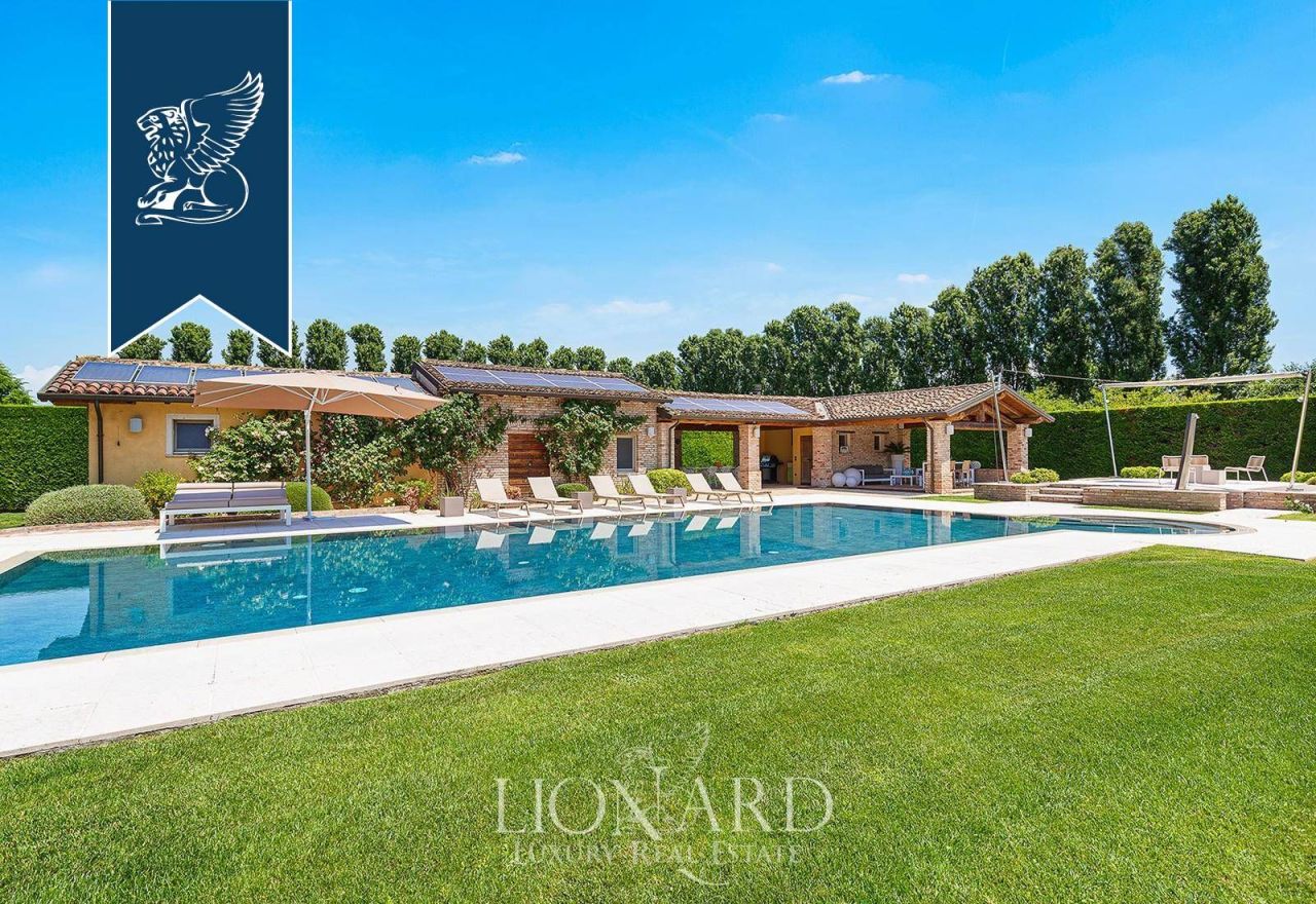 Villa à Mantoue, Italie, 1 000 m² - image 5