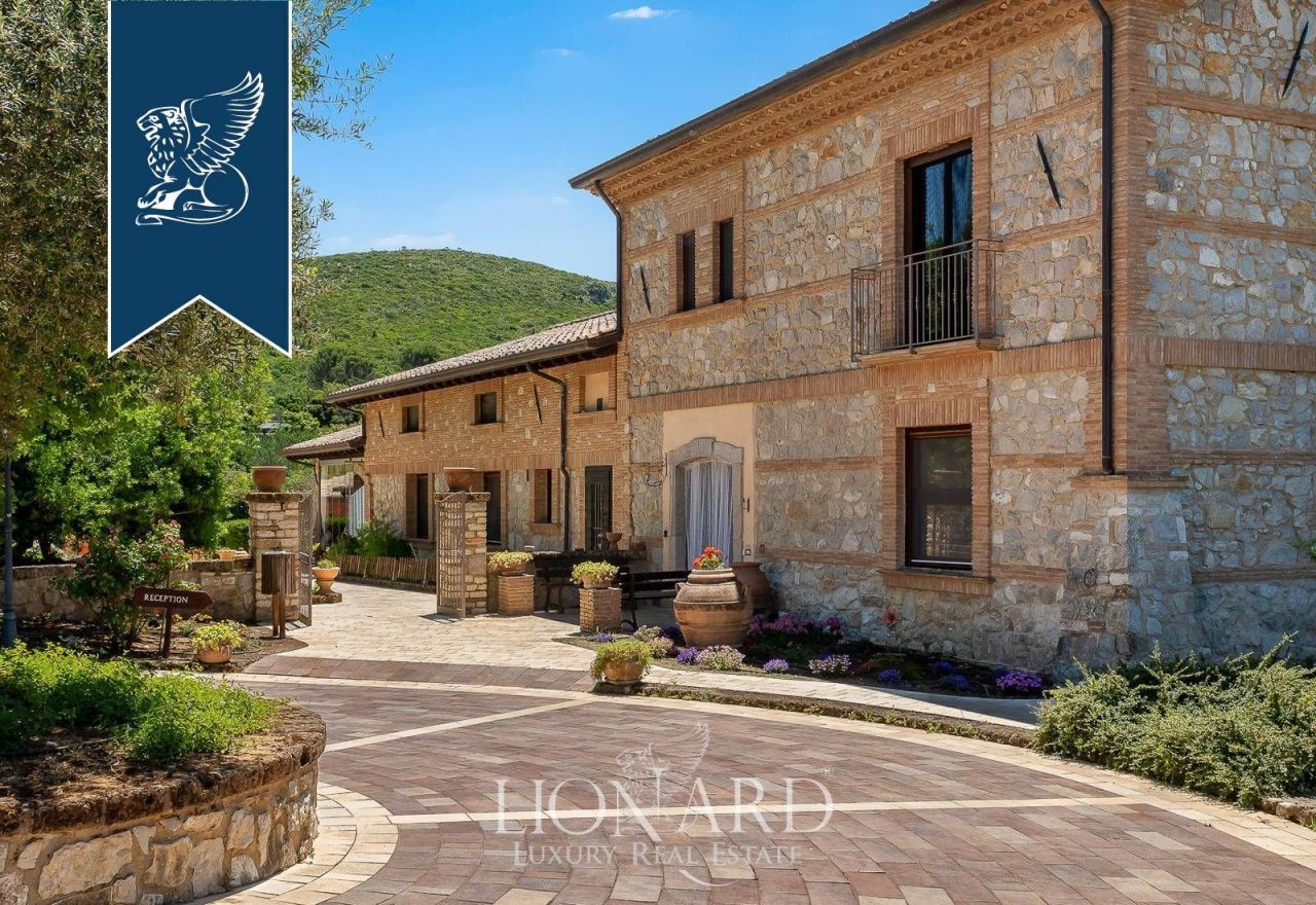 Farm in Latina, Italy, 500 m² - picture 5