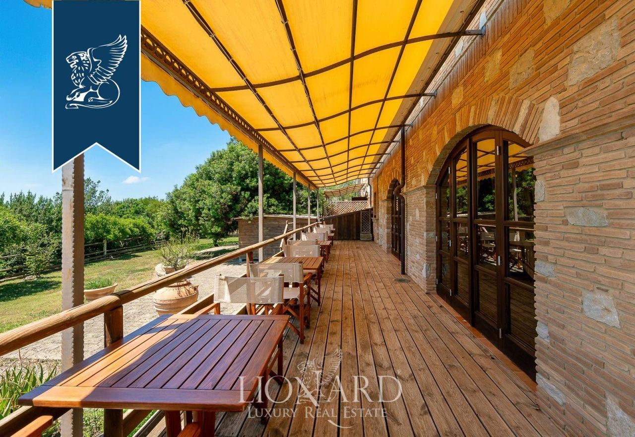 Farm in Latina, Italy, 500 m² - picture 9