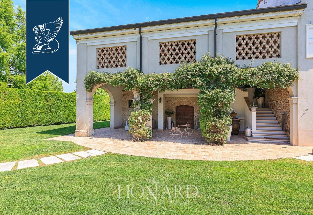 Villa à Mantoue, Italie, 1 000 m² - image 10