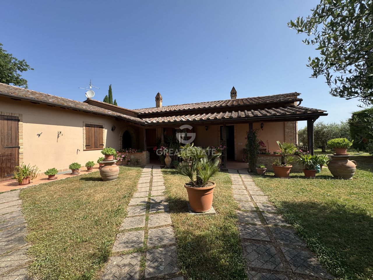 Maison à Castiglione del Lago, Italie, 398.8 m² - image 1