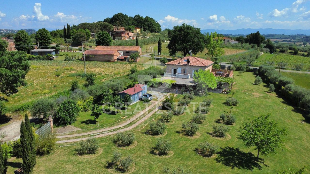 Casa en Lucignano, Italia, 284.05 m² - imagen 1