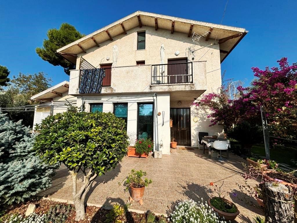 Maison à Citta Sant'Angelo, Italie, 110 m² - image 1