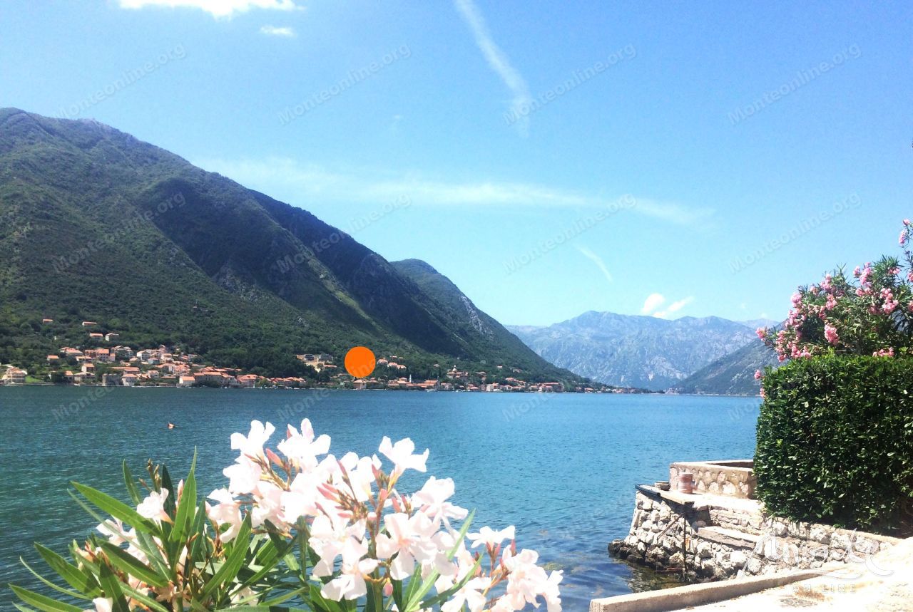 Land in Kotor, Montenegro, 7 500 m² - picture 1