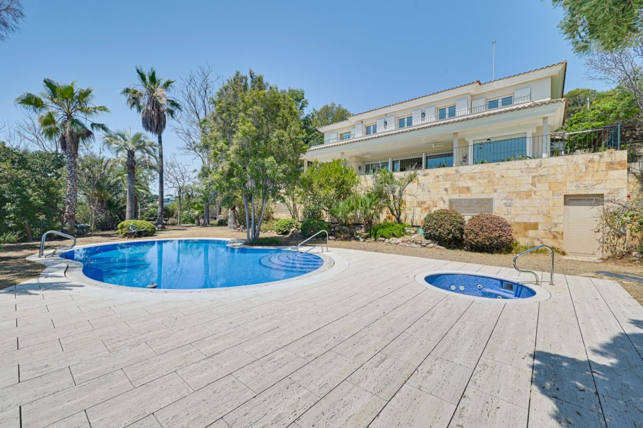 Maison à la Costa del Garraf, Espagne, 910 m² - image 1