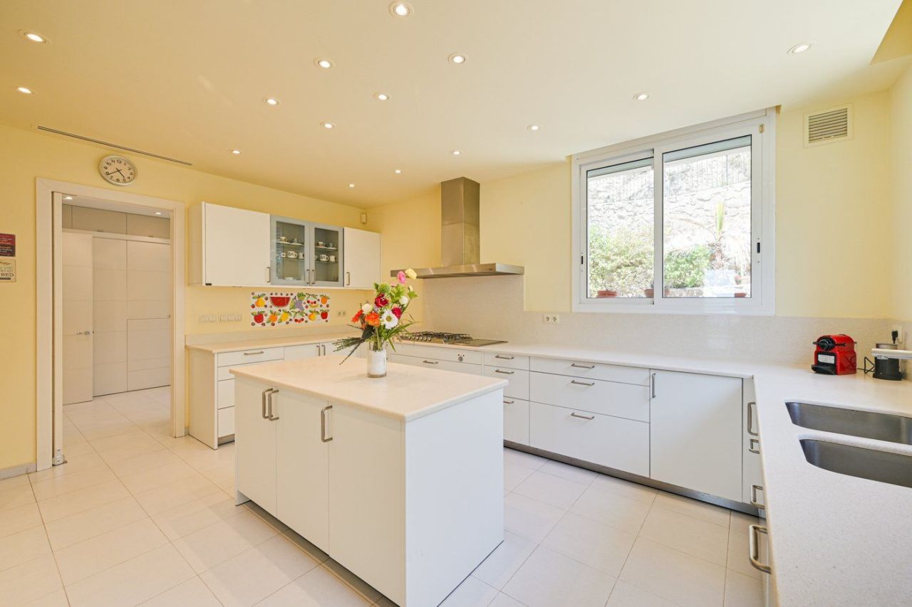 House in Costa del Garraf, Spain, 910 m² - picture 19