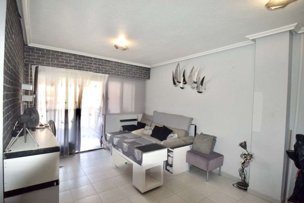 Apartment in Guardamar del Segura, Spain, 64 m² - picture 1