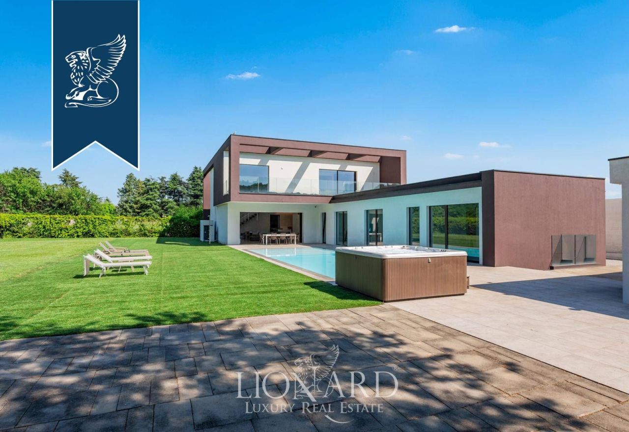 Villa en Monza, Italia, 440 m² - imagen 1