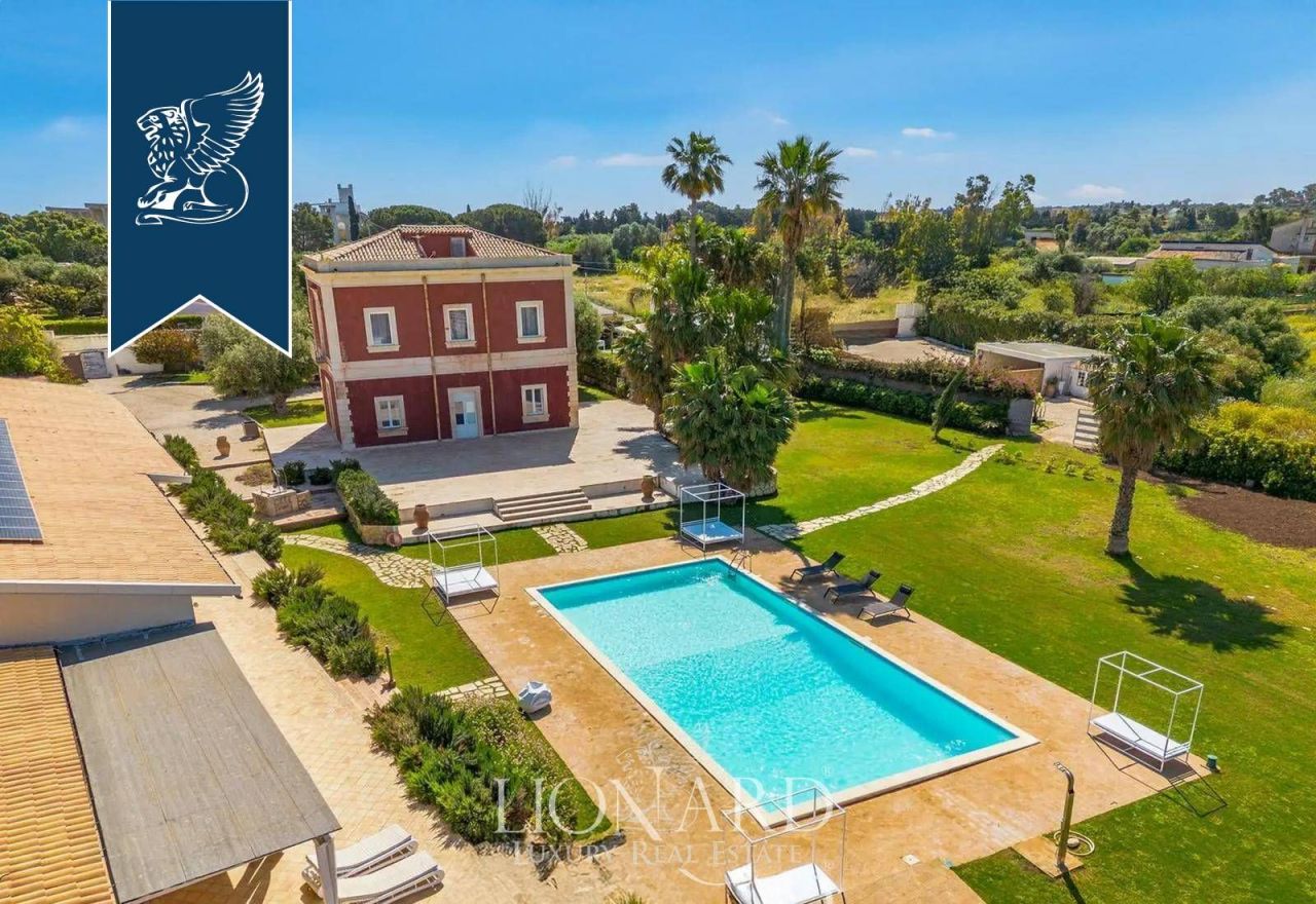 Villa in Siracusa, Italy, 858 m² - picture 1