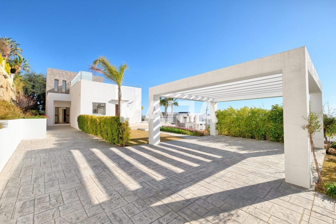 Villa in Benahavis, Spain, 288 m² - picture 1