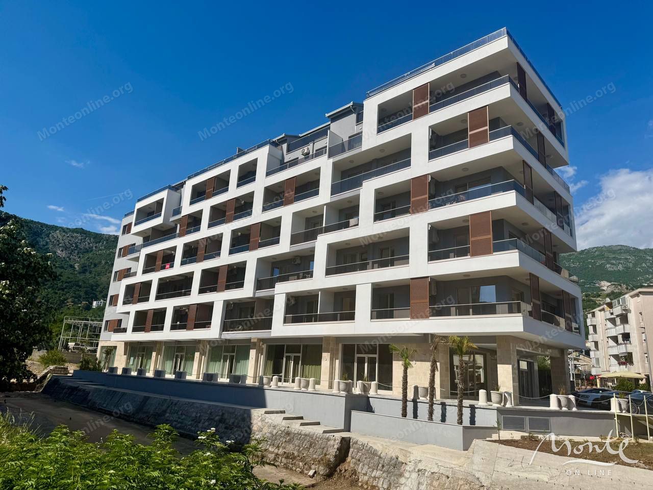 Piso en Budva, Montenegro, 82 m² - imagen 1