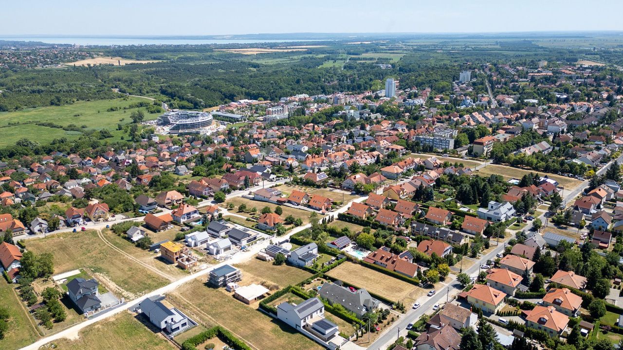 Land in Heviz, Hungary, 1 080 m² - picture 4