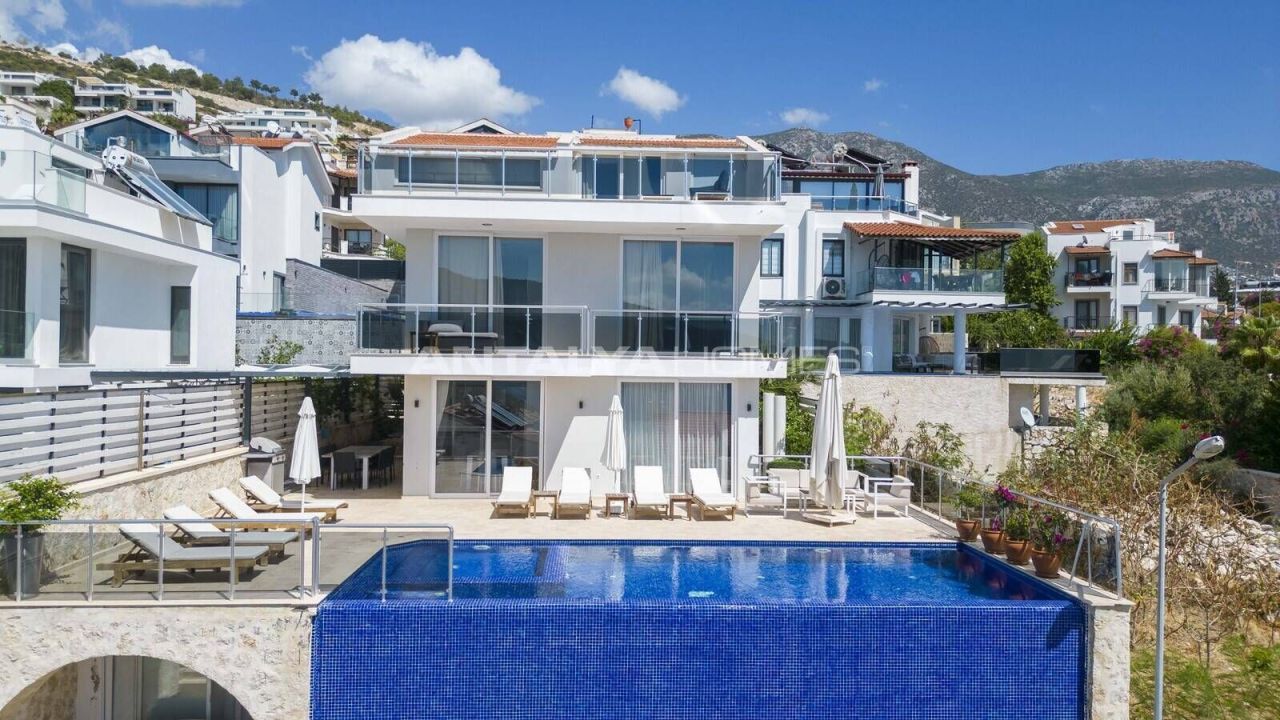 Villa in Kalkan, Turkey, 210 m² - picture 1