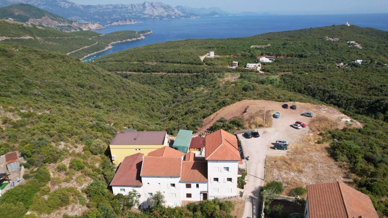 House in Krimovica, Montenegro, 800 m² - picture 1