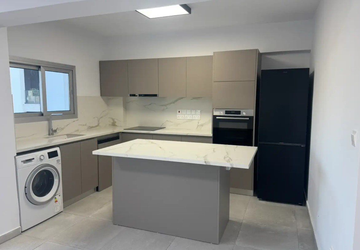 Apartment in Larnaca, Cyprus - picture 1