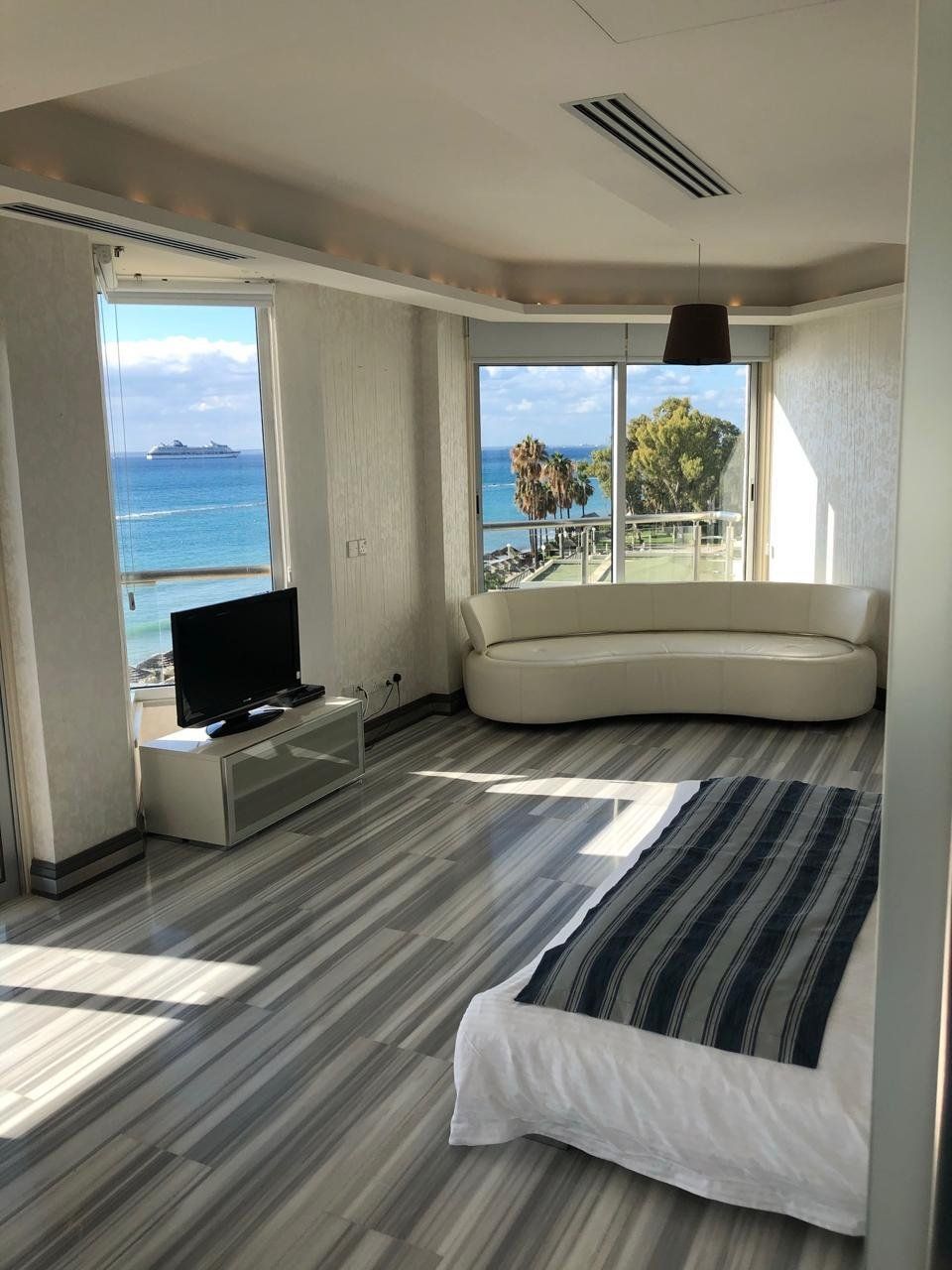 Apartment in Germasogeia, Cyprus - picture 2