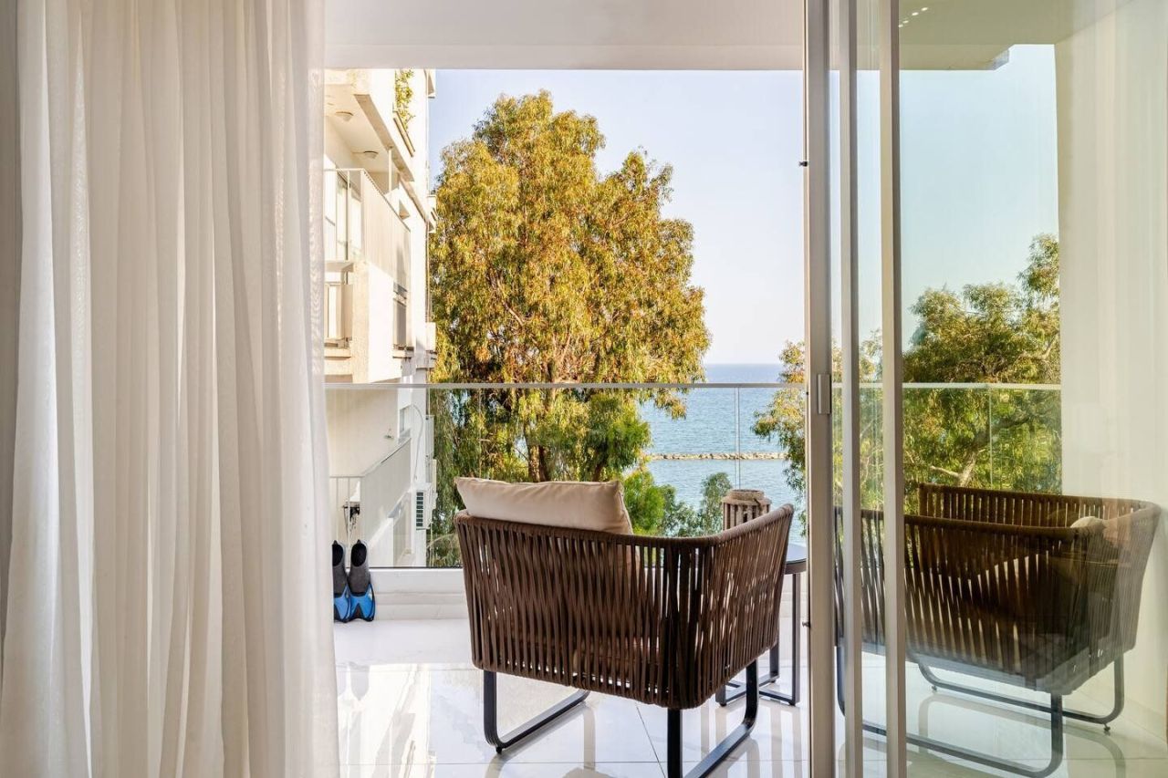 Apartment in Agios Tychon, Cyprus - picture 3