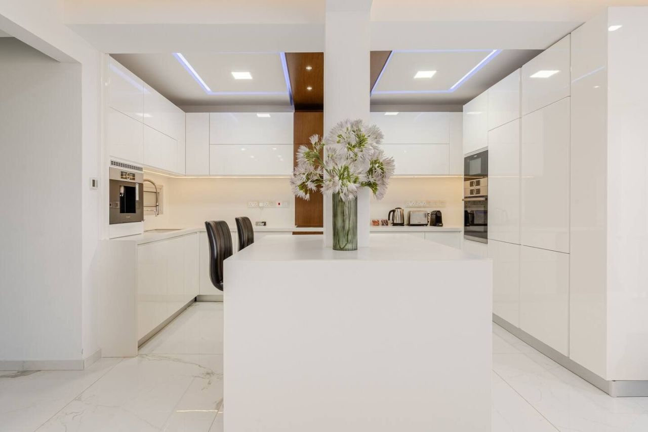 Apartment in Agios Tychon, Cyprus - picture 5