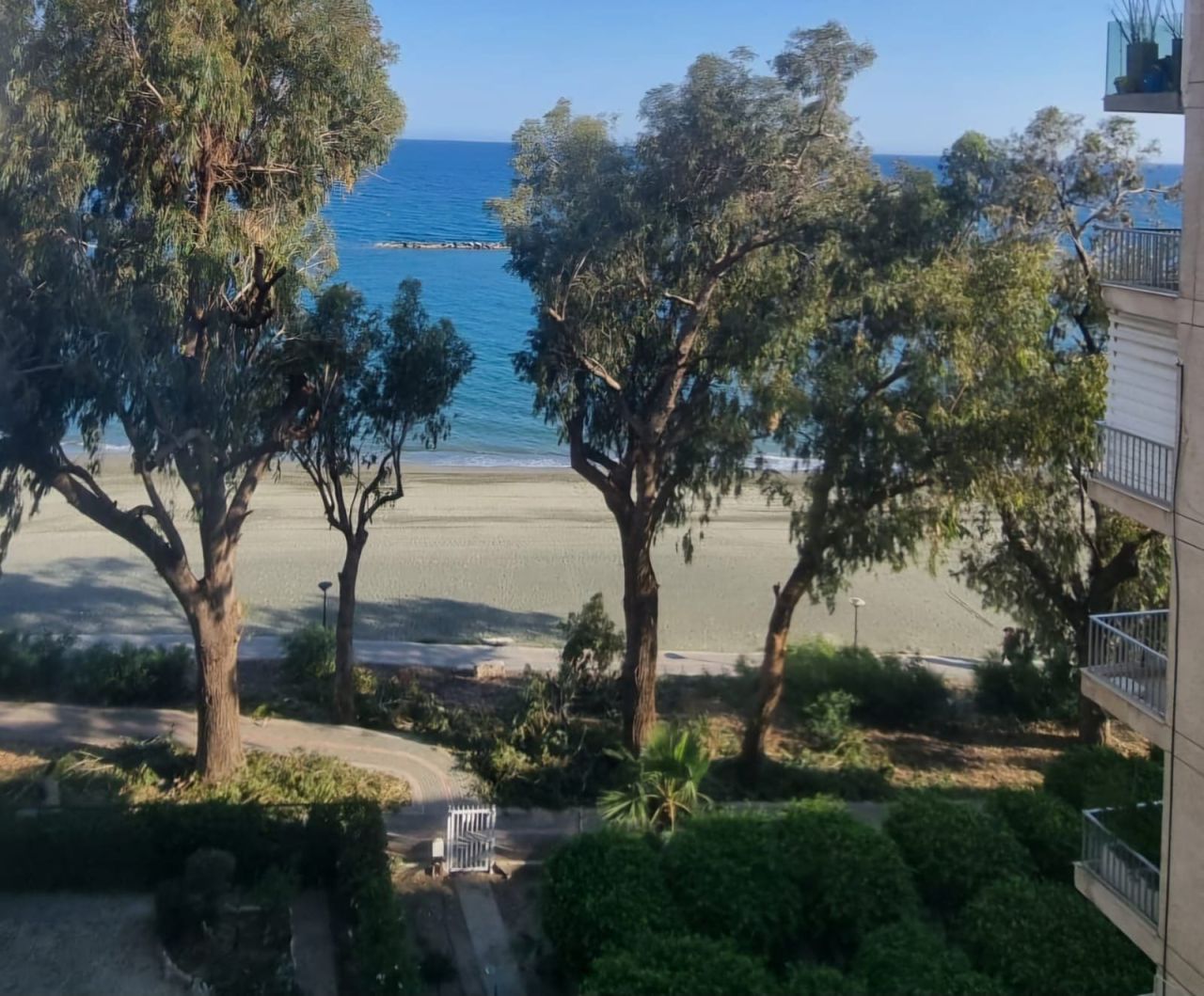 Apartment in Agios Tychon, Cyprus - picture 11