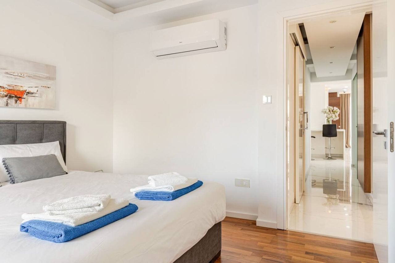 Apartment in Agios Tychon, Cyprus - picture 12