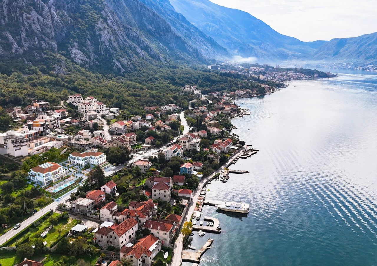 Appartement à Kotor, Monténégro, 74.77 m² - image 1