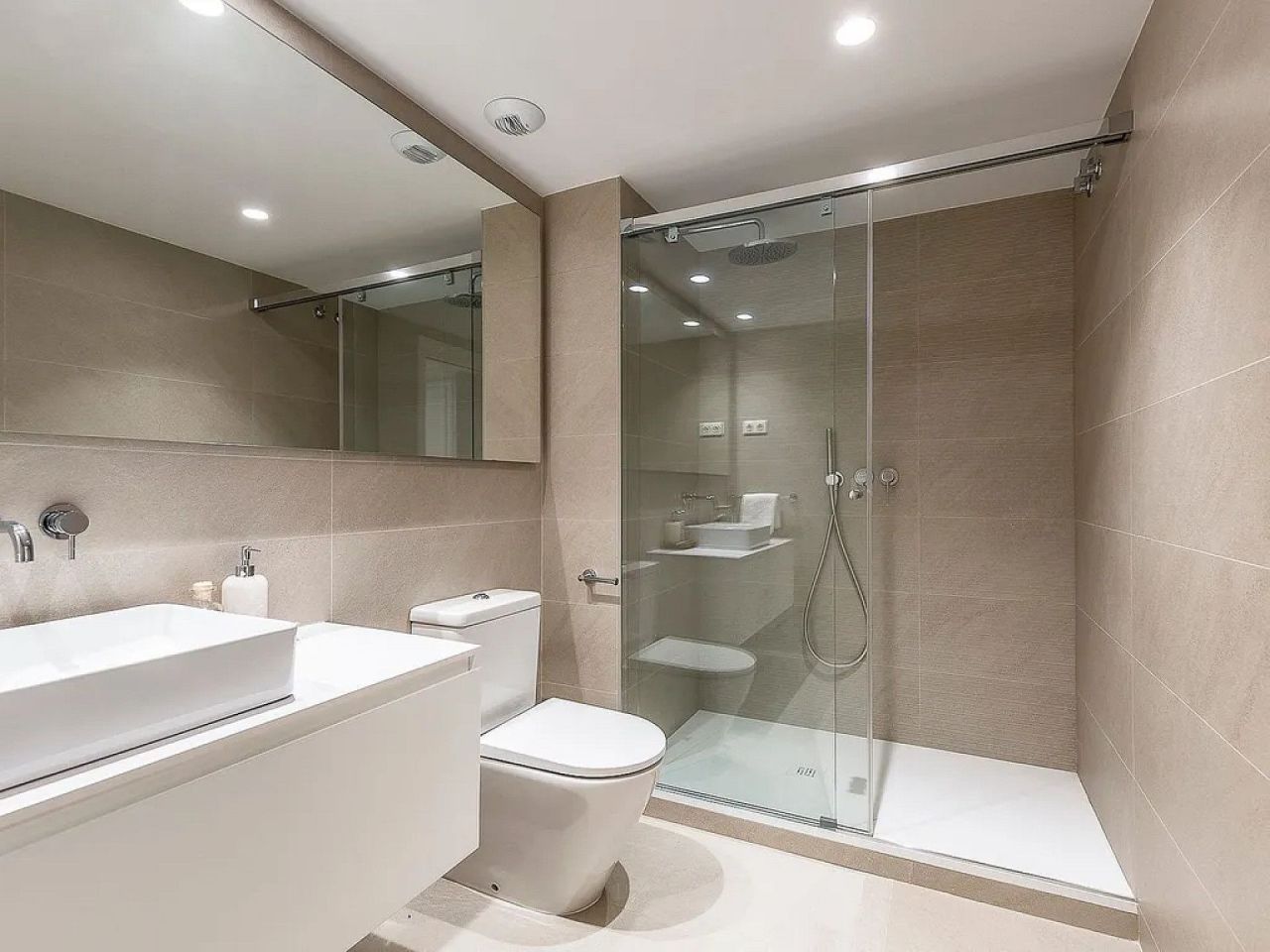 Apartment in Barcelona, Spain, 104 m² - picture 9