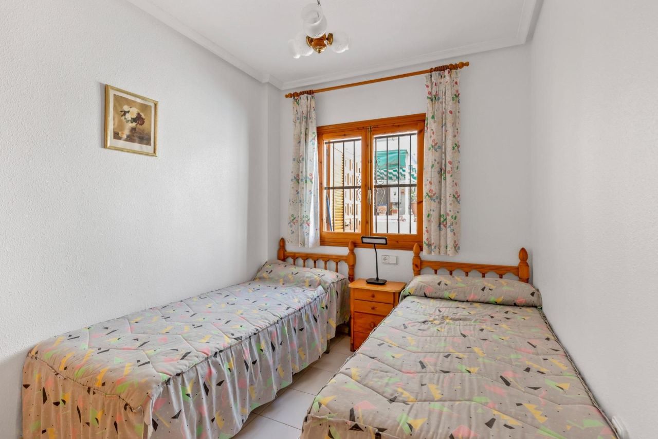 Bungalow in Torrevieja, Spain, 67 m² - picture 10