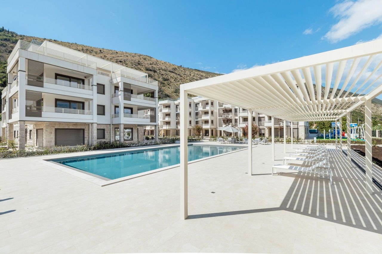 Flat in Herceg-Novi, Montenegro, 57 m² - picture 1
