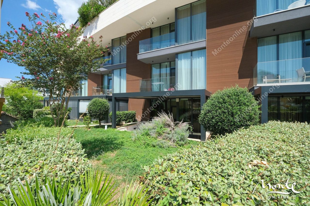 Piso en Tivat, Montenegro, 45 m² - imagen 1