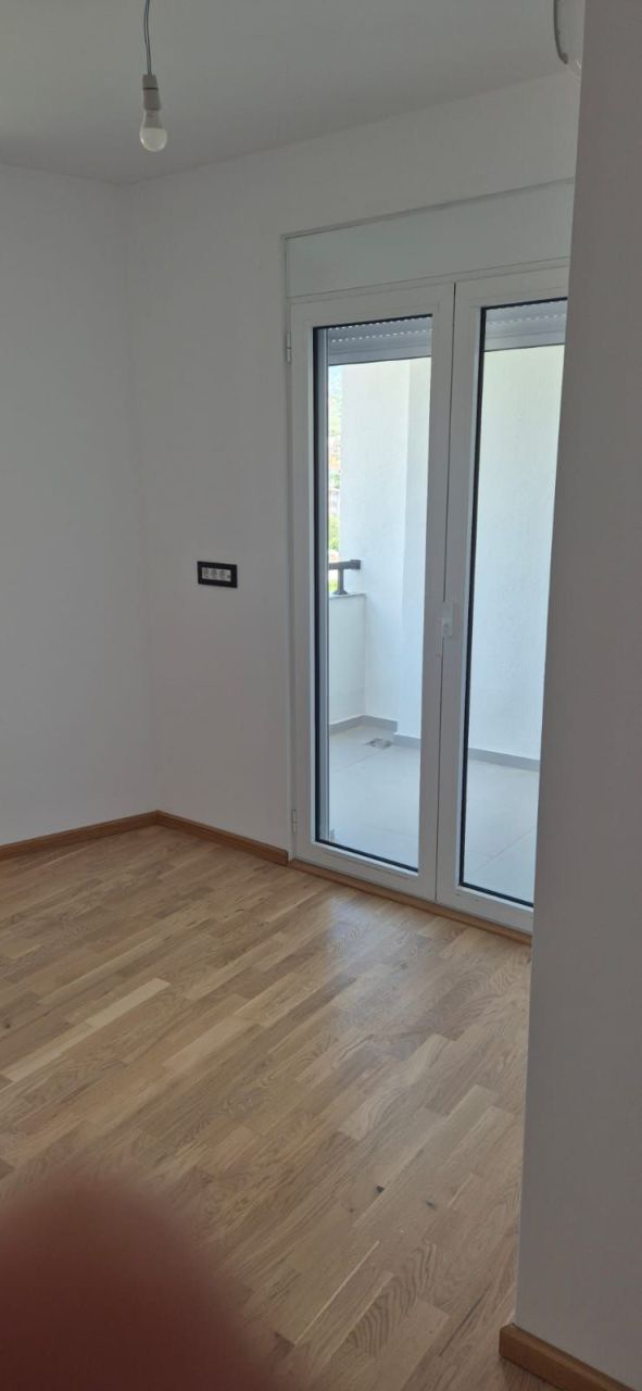 Piso en el Bar, Montenegro, 82 m² - imagen 2