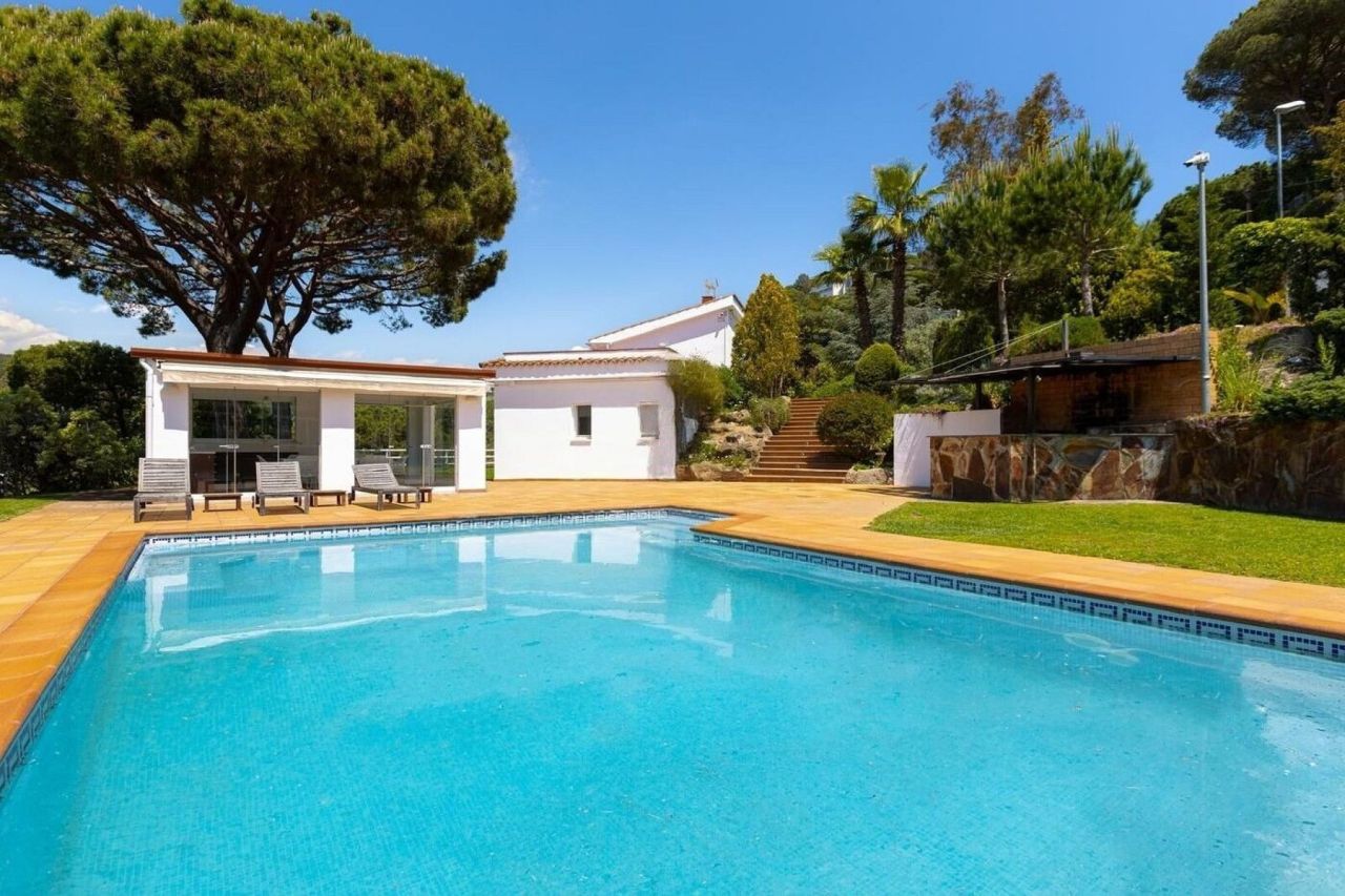 Villa in Barcelona, Spain, 555 m² - picture 2