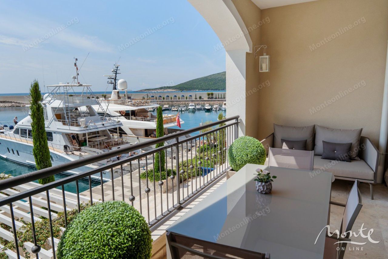 Studio in Tivat, Montenegro, 46 m² - Foto 1